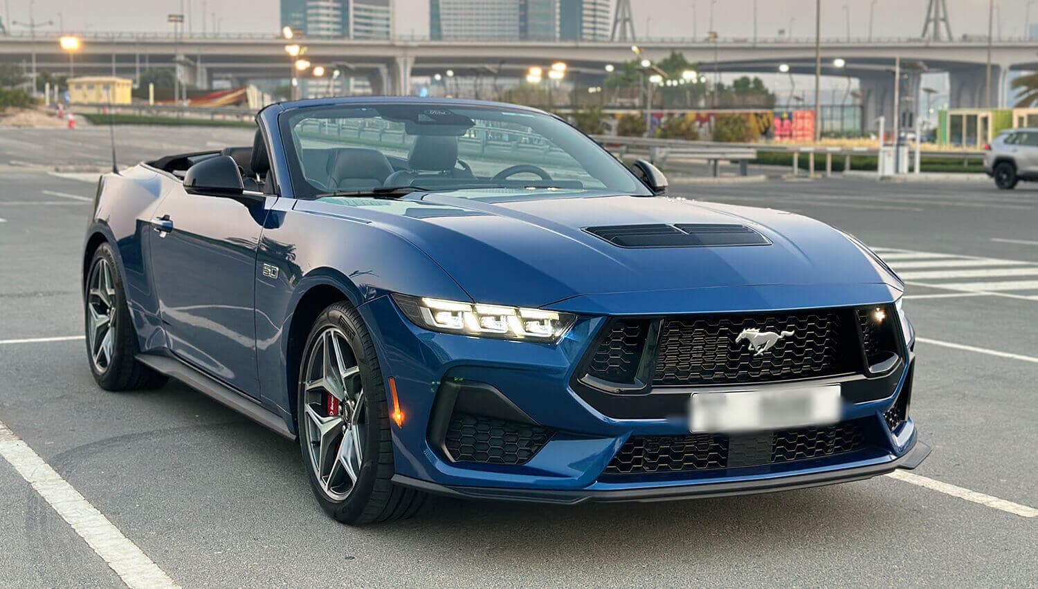 Ford Mustang Convertible — تأجير فورد موستانغ كونفيرتيبل في دبي
