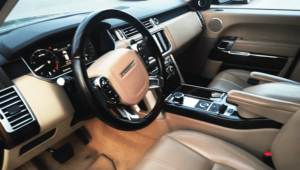 Range Rover Vogue Black Hire in Dubai