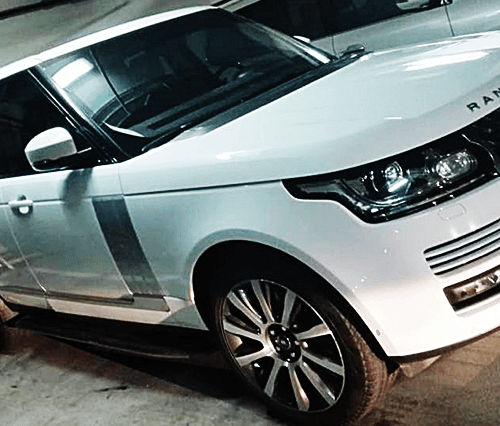 Rent Range Rover Vogue in White Color in Dubai
